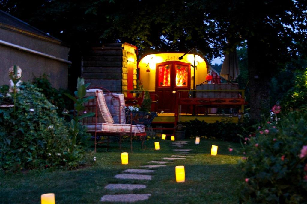 La Roulotte De Lola - Chambre D'Hotes La Celle  Экстерьер фото