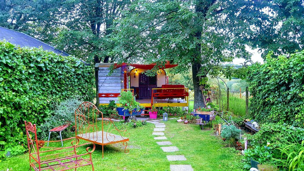 La Roulotte De Lola - Chambre D'Hotes La Celle  Экстерьер фото