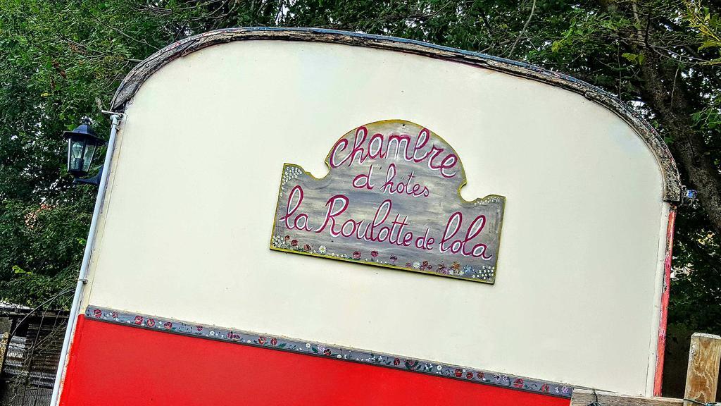 La Roulotte De Lola - Chambre D'Hotes La Celle  Экстерьер фото