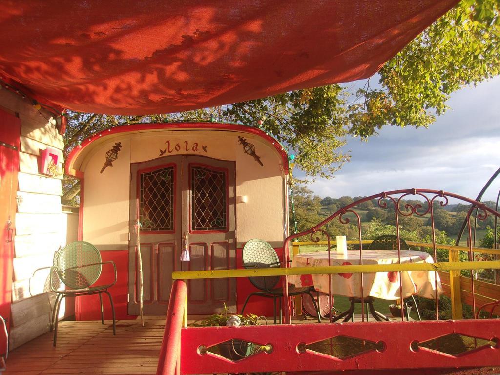 La Roulotte De Lola - Chambre D'Hotes La Celle  Экстерьер фото